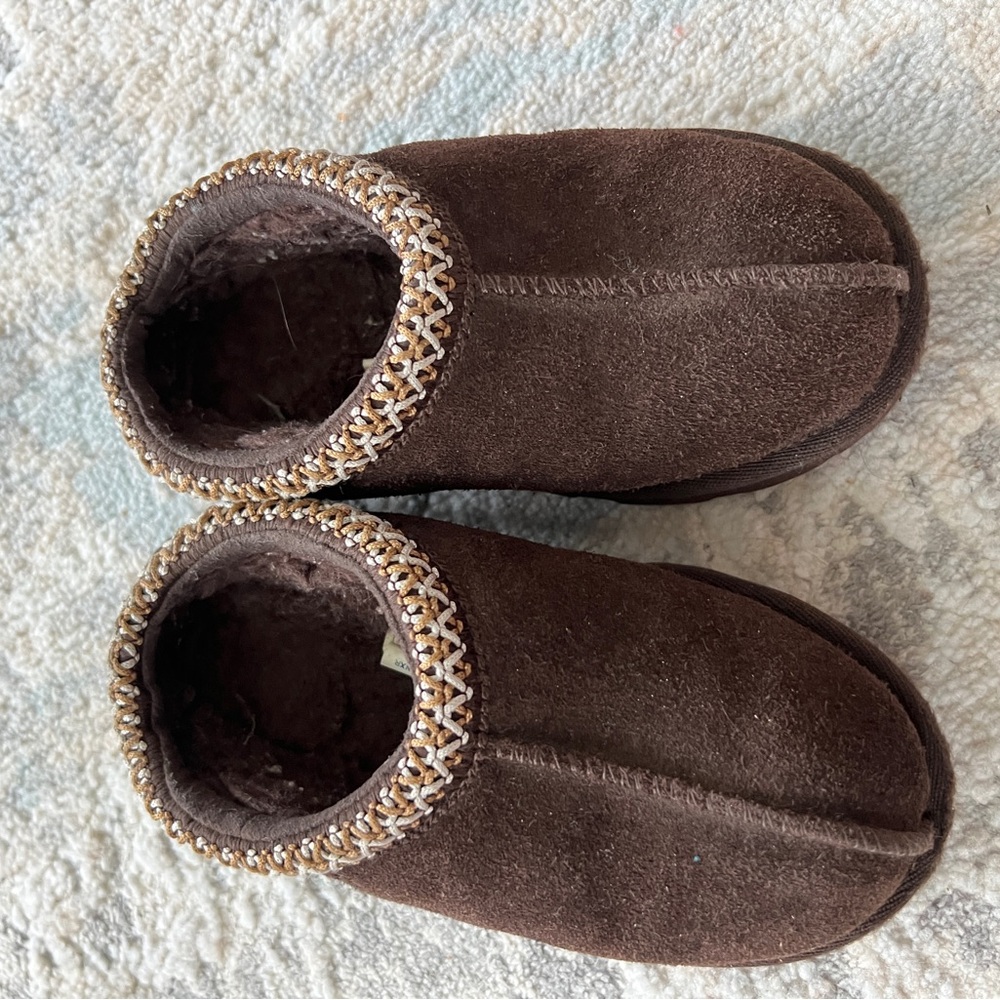 Kids Uggs Tasman shoes. Lightly worn